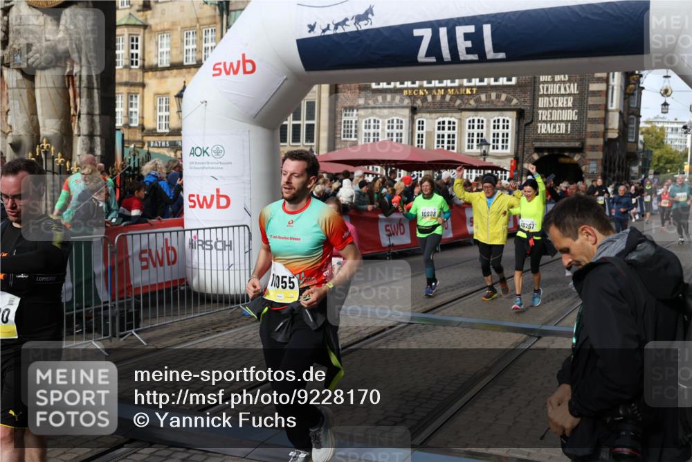 05.10.2025 - 20. swb-Marathon Bremen Yannick Fuchs http://msf.ph/oto/9228170 05.10.2025 10:58:39 Ziel 9433, 9766, 9820, 9913, 10055, 10261, 10285, 10408, 10513, 10988, 11181, 11291, 11591, 11700 meine-sportfotos.de