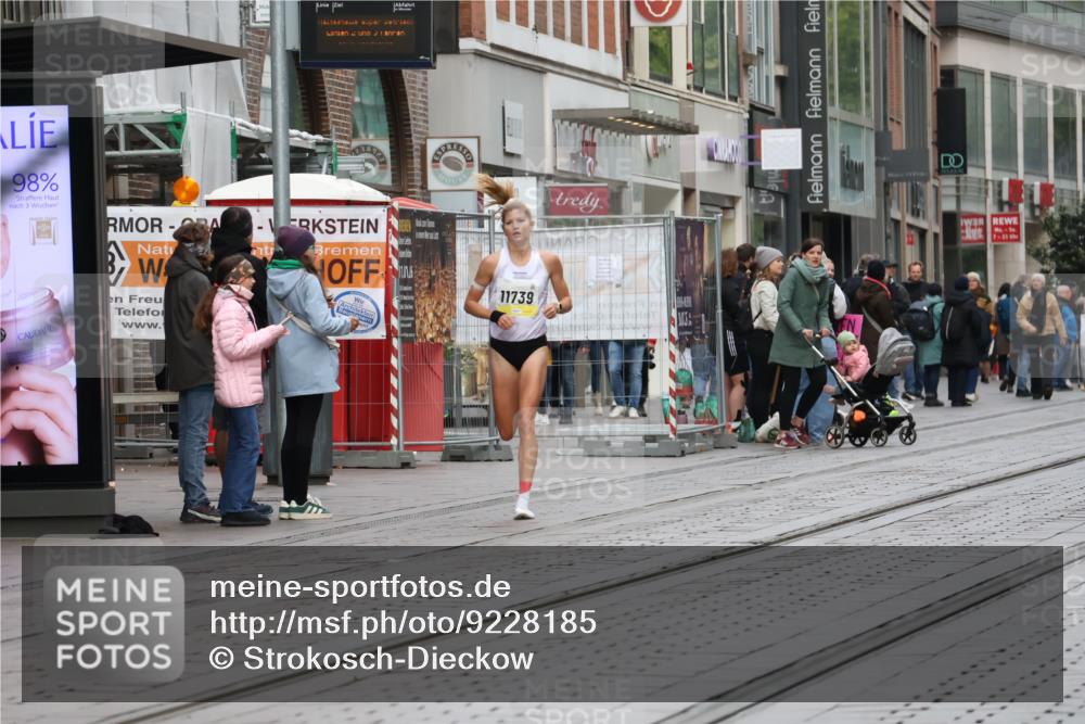 05.10.2025 - 20. swb-Marathon Bremen Strokosch-Dieckow http://msf.ph/oto/9228185 05.10.2025 10:30:33 Ziel  meine-sportfotos.de