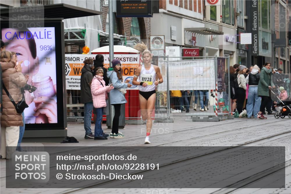 05.10.2025 - 20. swb-Marathon Bremen Strokosch-Dieckow http://msf.ph/oto/9228191 05.10.2025 10:30:34 Ziel  meine-sportfotos.de