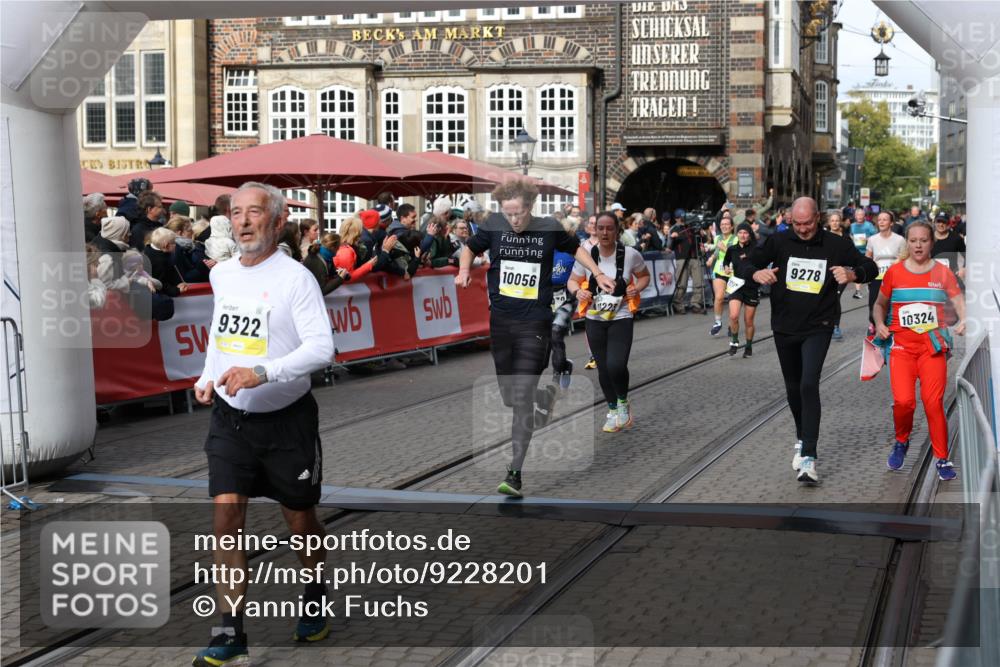 05.10.2025 - 20. swb-Marathon Bremen Yannick Fuchs http://msf.ph/oto/9228201 05.10.2025 11:01:42 Ziel 7908, 9278, 9286, 9322, 9371, 9432, 10030, 10056, 10157, 10324, 10336, 10562, 11194, 11223, 11463, 11493, 11732, 11733 meine-sportfotos.de