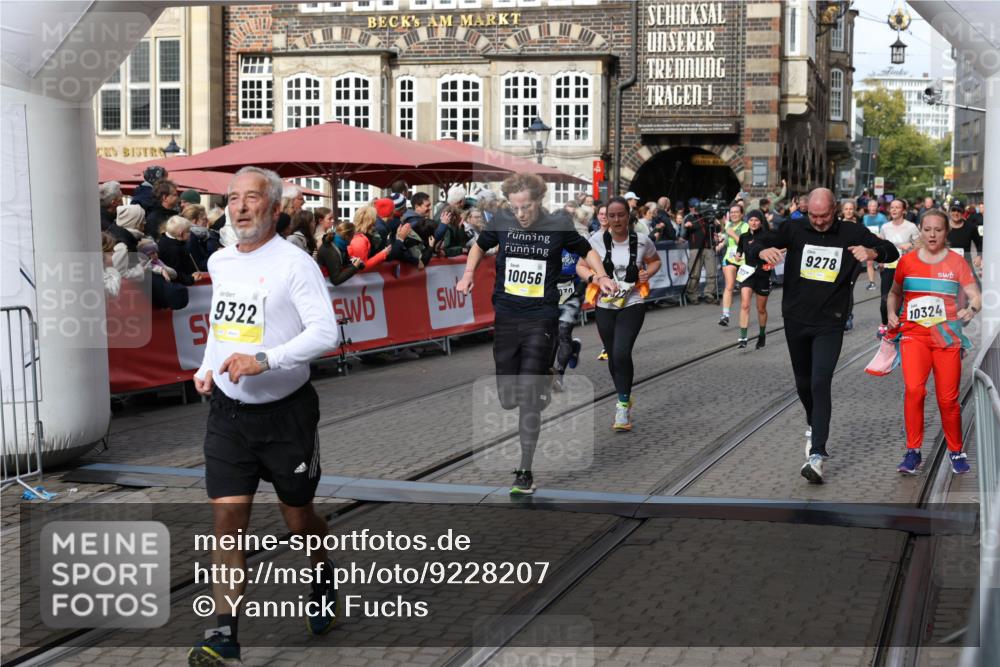 05.10.2025 - 20. swb-Marathon Bremen Yannick Fuchs http://msf.ph/oto/9228207 05.10.2025 11:01:42 Ziel 7908, 9278, 9286, 9322, 9371, 9432, 10030, 10056, 10157, 10324, 10336, 10562, 11194, 11223, 11463, 11493, 11732, 11733 meine-sportfotos.de