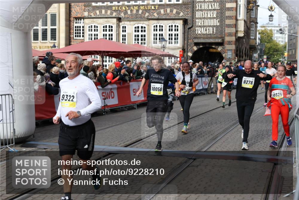 05.10.2025 - 20. swb-Marathon Bremen Yannick Fuchs http://msf.ph/oto/9228210 05.10.2025 11:01:42 Ziel 7908, 9278, 9286, 9322, 9371, 9432, 10030, 10056, 10157, 10324, 10336, 10562, 11194, 11223, 11463, 11493, 11732, 11733 meine-sportfotos.de