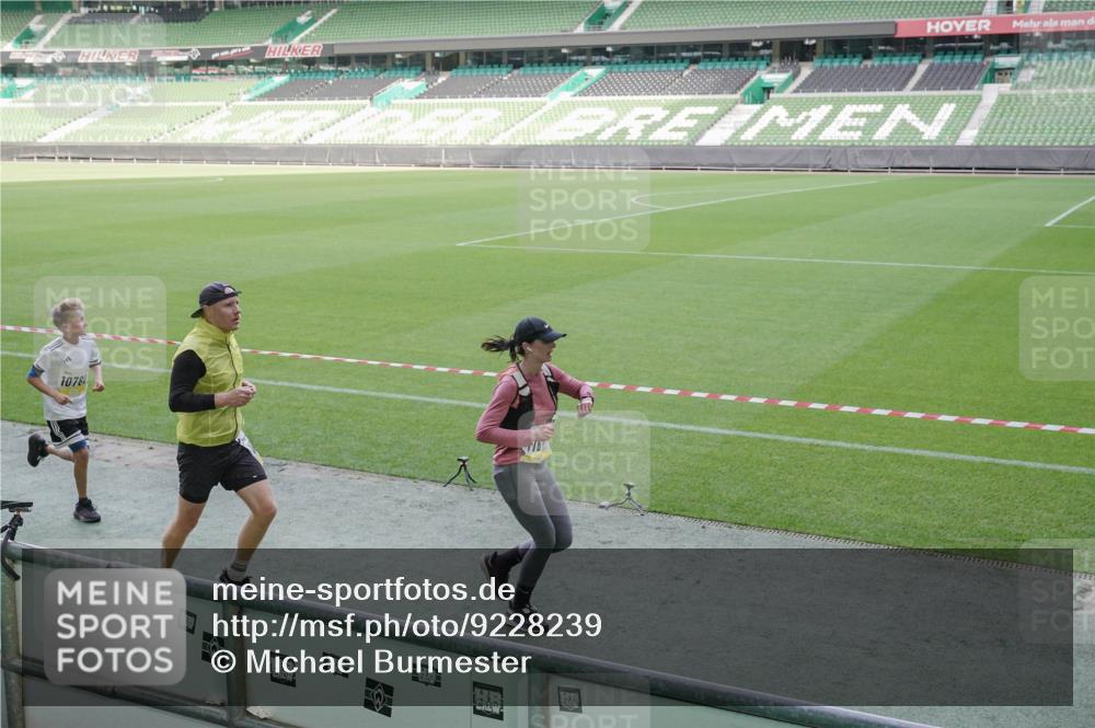 05.10.2025 - 20. swb-Marathon Bremen Michael Burmester http://msf.ph/oto/9228239 05.10.2025 10:25:56 Laufen im Stadion 8000, 9006, 9170, 9361, 9614, 9849, 9865, 9884, 9919, 9963, 9967, 10044, 10304, 10306, 10348, 10474, 10505, 10554, 10559, 10624, 10666, 10780, 10816, 10851, 10961, 11178, 11316, 11346, 11403, 11422, 11488, 11503, 11617, 11666, 11745, 9302, 9558, 9775, 10104, 10155, 10541, 10553, 10652, 10979, 11230, 11256, 11304, 11581 meine-sportfotos.de