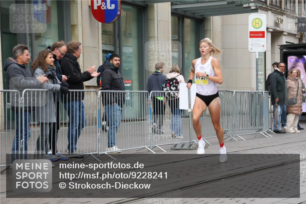05.10.2025 - 20. swb-Marathon Bremen Strokosch-Dieckow http://msf.ph/oto/9228241 05.10.2025 10:30:38 Ziel  meine-sportfotos.de