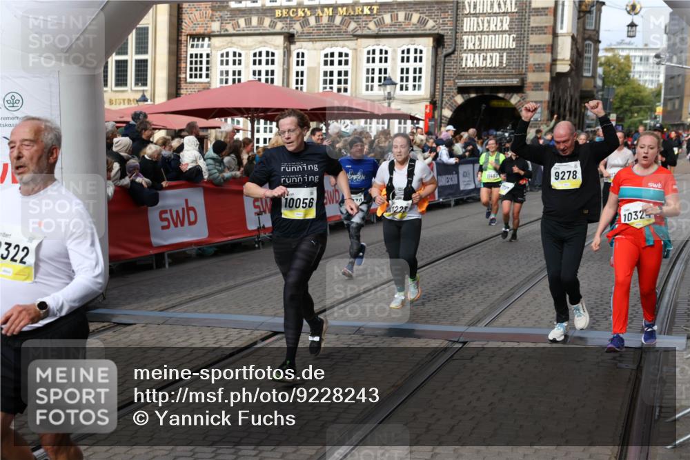 05.10.2025 - 20. swb-Marathon Bremen Yannick Fuchs http://msf.ph/oto/9228243 05.10.2025 11:01:43 Ziel 7908, 9278, 9286, 9322, 9371, 9432, 10026, 10030, 10056, 10157, 10324, 10336, 10562, 11223, 11463, 11493, 11732, 11733 meine-sportfotos.de