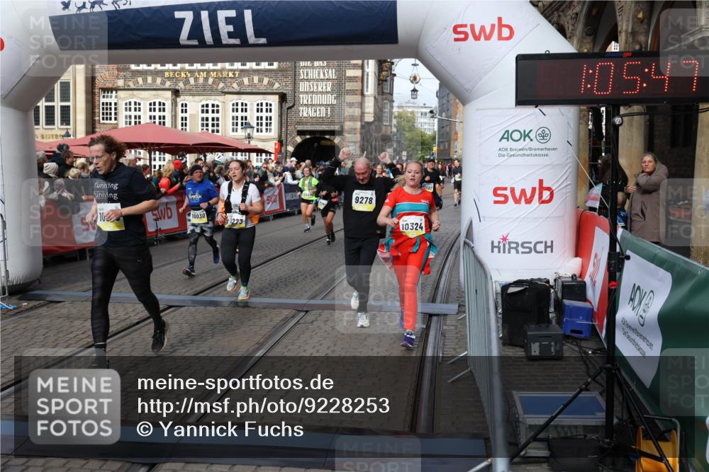 05.10.2025 - 20. swb-Marathon Bremen Yannick Fuchs http://msf.ph/oto/9228253 05.10.2025 11:01:43 Ziel 7908, 9278, 9286, 9322, 9371, 9432, 10026, 10030, 10056, 10157, 10324, 10336, 10562, 11223, 11463, 11493, 11732, 11733 meine-sportfotos.de