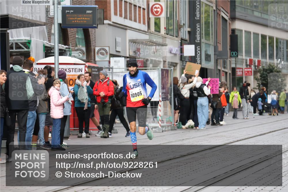 05.10.2025 - 20. swb-Marathon Bremen Strokosch-Dieckow http://msf.ph/oto/9228261 05.10.2025 10:31:21 Ziel 9291, 10905, 9291, 10905 meine-sportfotos.de