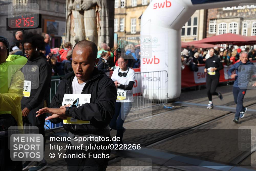 05.10.2025 - 20. swb-Marathon Bremen Yannick Fuchs http://msf.ph/oto/9228266 05.10.2025 10:58:44 Ziel 7163, 9359, 9430, 9472, 9529, 9714, 9766, 9913, 10049, 10055, 10261, 10285, 10408, 10513, 10527, 10936, 10988, 11078 meine-sportfotos.de