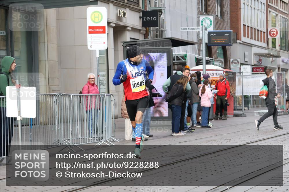 05.10.2025 - 20. swb-Marathon Bremen Strokosch-Dieckow http://msf.ph/oto/9228288 05.10.2025 10:31:23 Ziel 9291, 10905, 9291, 10905 meine-sportfotos.de