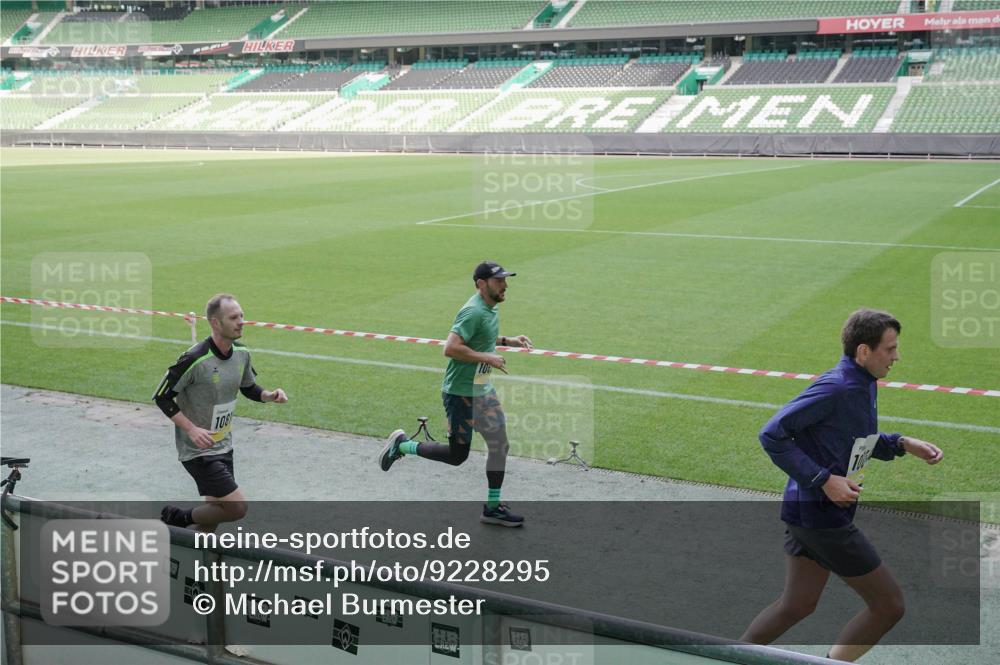 05.10.2025 - 20. swb-Marathon Bremen Michael Burmester http://msf.ph/oto/9228295 05.10.2025 10:26:00 Laufen im Stadion 8000, 9006, 9170, 9250, 9361, 9614, 9849, 9865, 9884, 9919, 9963, 9967, 10044, 10053, 10090, 10304, 10306, 10348, 10474, 10505, 10554, 10559, 10624, 10666, 10780, 10816, 10851, 10961, 11178, 11316, 11346, 11403, 11422, 11488, 11503, 11617, 11666, 11745, 9302, 9558, 9775, 10104, 10155, 10541, 10553, 10652, 10979, 11230, 11256, 11581 meine-sportfotos.de