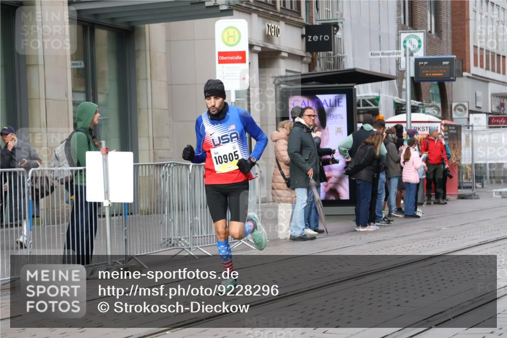 05.10.2025 - 20. swb-Marathon Bremen Strokosch-Dieckow http://msf.ph/oto/9228296 05.10.2025 10:31:24 Ziel 9291, 10905, 9291, 10905 meine-sportfotos.de
