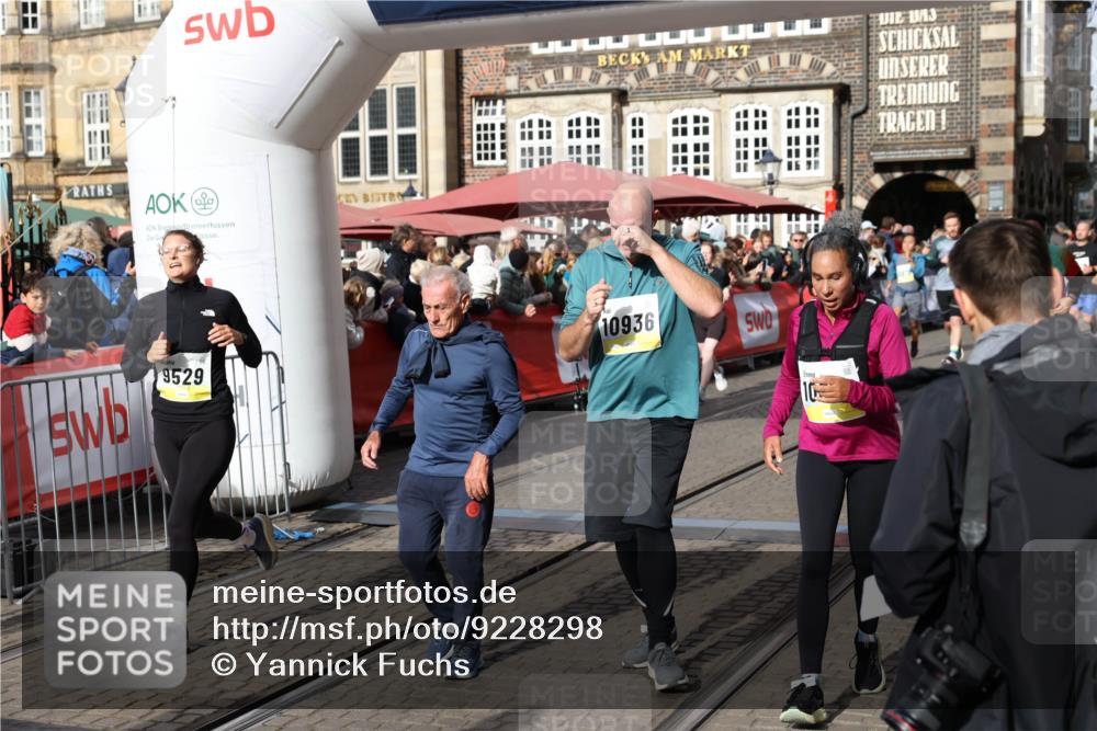 05.10.2025 - 20. swb-Marathon Bremen Yannick Fuchs http://msf.ph/oto/9228298 05.10.2025 10:58:45 Ziel 7163, 9359, 9430, 9472, 9529, 9714, 9766, 9913, 10049, 10261, 10285, 10408, 10513, 10527, 10591, 10679, 10871, 10936, 10988, 11078 meine-sportfotos.de