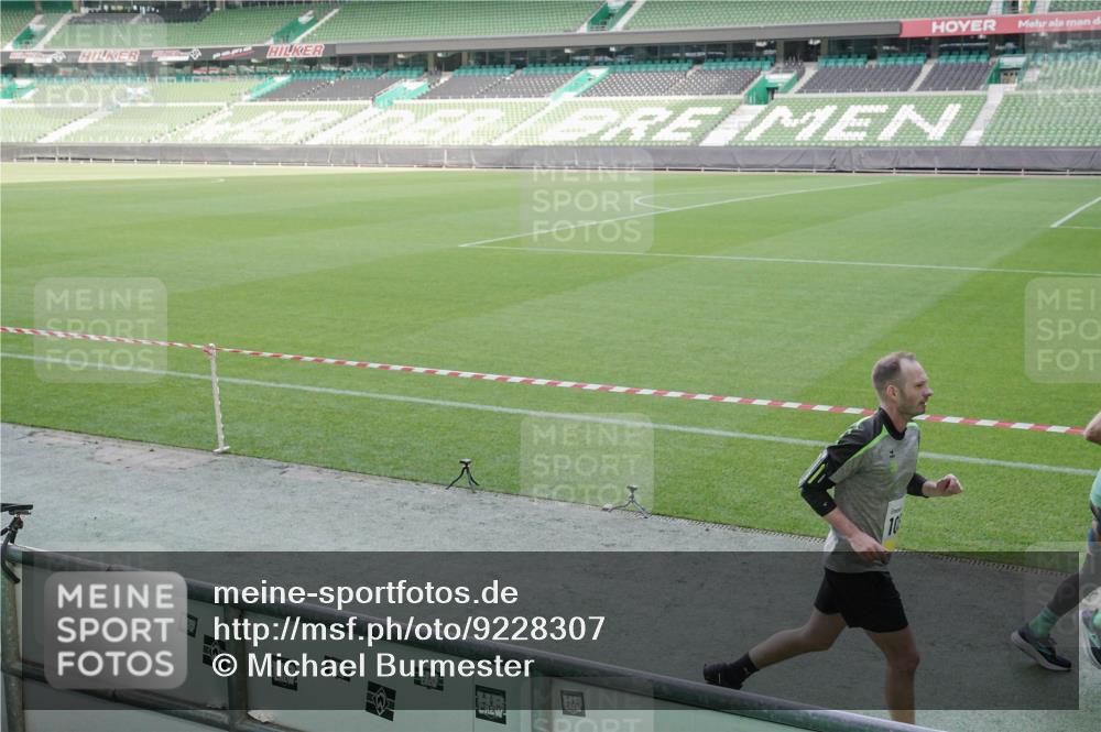 05.10.2025 - 20. swb-Marathon Bremen Michael Burmester http://msf.ph/oto/9228307 05.10.2025 10:26:00 Laufen im Stadion 8000, 9006, 9170, 9250, 9361, 9614, 9849, 9865, 9884, 9919, 9963, 9967, 10044, 10053, 10090, 10304, 10306, 10348, 10474, 10505, 10554, 10559, 10624, 10666, 10780, 10816, 10851, 10961, 11178, 11316, 11346, 11403, 11422, 11488, 11503, 11617, 11666, 11745, 9302, 9558, 9775, 10104, 10155, 10541, 10553, 10652, 10979, 11230, 11256, 11581 meine-sportfotos.de