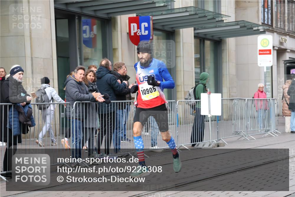 05.10.2025 - 20. swb-Marathon Bremen Strokosch-Dieckow http://msf.ph/oto/9228308 05.10.2025 10:31:25 Ziel 9291, 10905, 11201, 9291, 10905, 11201 meine-sportfotos.de