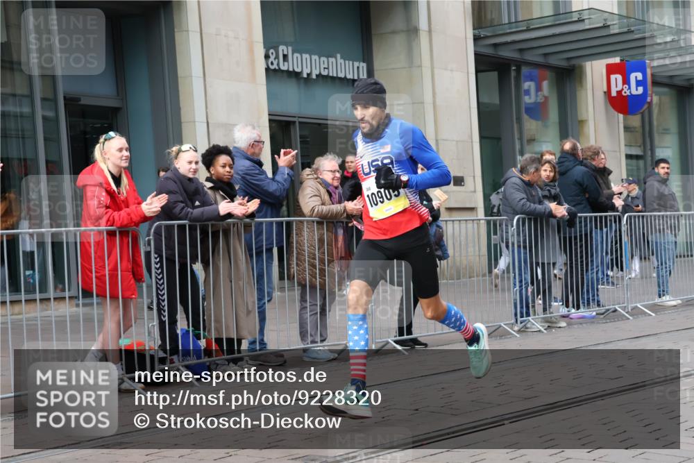 05.10.2025 - 20. swb-Marathon Bremen Strokosch-Dieckow http://msf.ph/oto/9228320 05.10.2025 10:31:26 Ziel 9291, 10905, 11201, 9291, 10905, 11201 meine-sportfotos.de