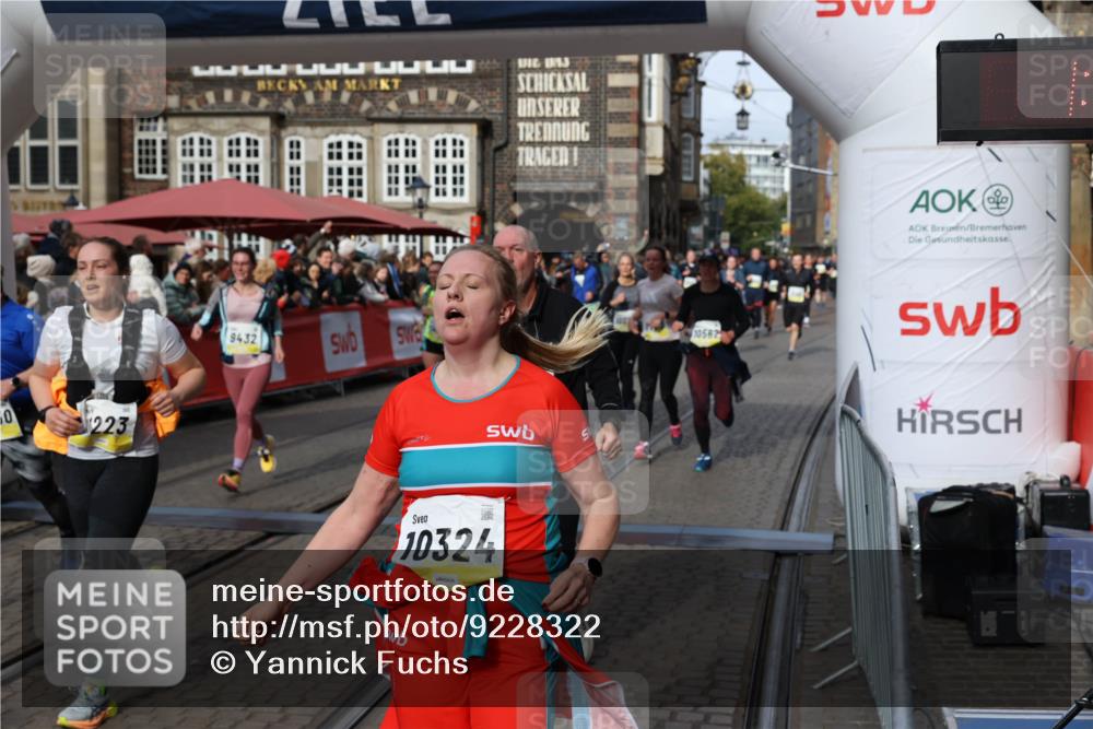 05.10.2025 - 20. swb-Marathon Bremen Yannick Fuchs http://msf.ph/oto/9228322 05.10.2025 11:01:44 Ziel 7908, 9278, 9322, 9371, 9432, 10026, 10030, 10056, 10157, 10324, 10336, 10562, 11223, 11463, 11493, 11732, 11733 meine-sportfotos.de