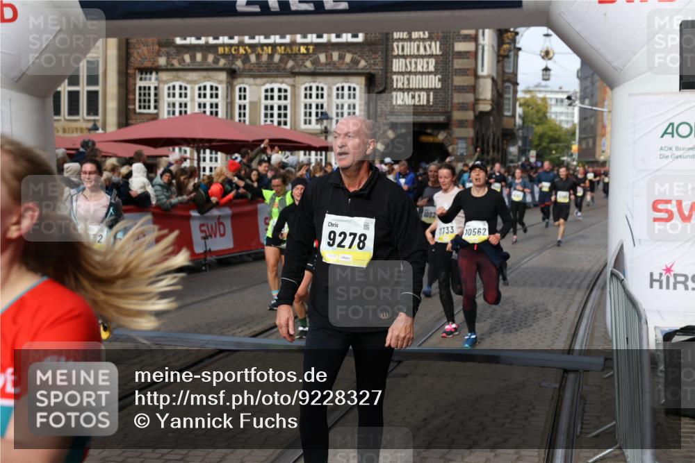 05.10.2025 - 20. swb-Marathon Bremen Yannick Fuchs http://msf.ph/oto/9228327 05.10.2025 11:01:45 Ziel 7908, 9278, 9322, 9371, 9432, 10026, 10030, 10056, 10324, 10562, 11223, 11463, 11493, 11732, 11733 meine-sportfotos.de
