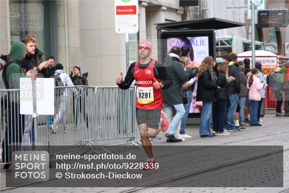 05.10.2025 - 20. swb-Marathon Bremen Strokosch-Dieckow http://msf.ph/oto/9228339 05.10.2025 10:31:34 Ziel 9291, 11201, 9291, 11201 meine-sportfotos.de
