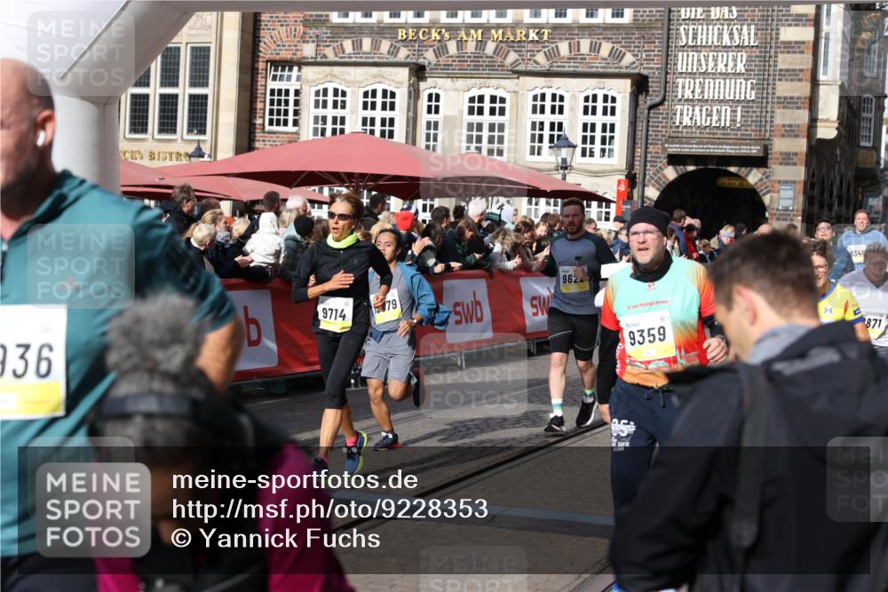 05.10.2025 - 20. swb-Marathon Bremen Yannick Fuchs http://msf.ph/oto/9228353 05.10.2025 10:58:47 Ziel 7163, 8585, 9359, 9370, 9430, 9472, 9529, 9540, 9622, 9714, 9766, 9913, 10049, 10285, 10513, 10527, 10591, 10679, 10871, 10936, 11078 meine-sportfotos.de