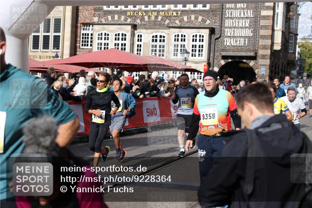 05.10.2025 - 20. swb-Marathon Bremen Yannick Fuchs http://msf.ph/oto/9228364 05.10.2025 10:58:48 Ziel 7163, 8585, 9346, 9359, 9370, 9430, 9472, 9529, 9540, 9622, 9714, 9766, 9913, 10049, 10513, 10527, 10591, 10679, 10871, 10936, 11078 meine-sportfotos.de