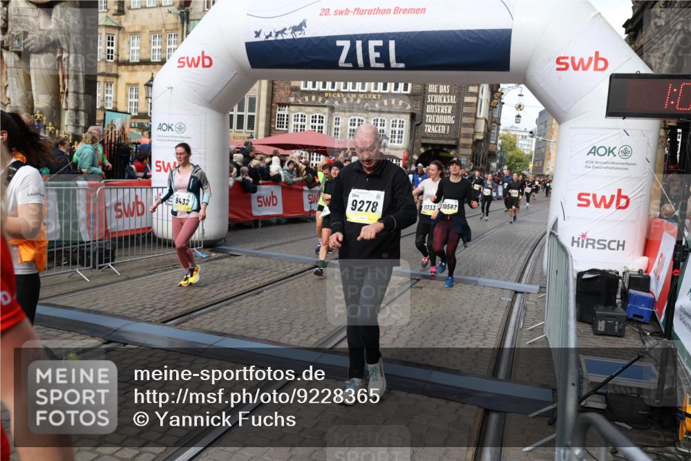 05.10.2025 - 20. swb-Marathon Bremen Yannick Fuchs http://msf.ph/oto/9228365 05.10.2025 11:01:46 Ziel 9269, 9278, 9322, 9432, 9782, 10026, 10030, 10056, 10324, 10562, 11223, 11463, 11493, 11732, 11733 meine-sportfotos.de