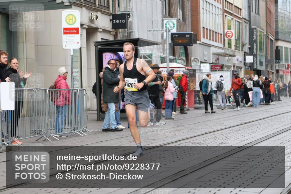 05.10.2025 - 20. swb-Marathon Bremen Strokosch-Dieckow http://msf.ph/oto/9228377 05.10.2025 10:31:47 Ziel 11201, 11201 meine-sportfotos.de