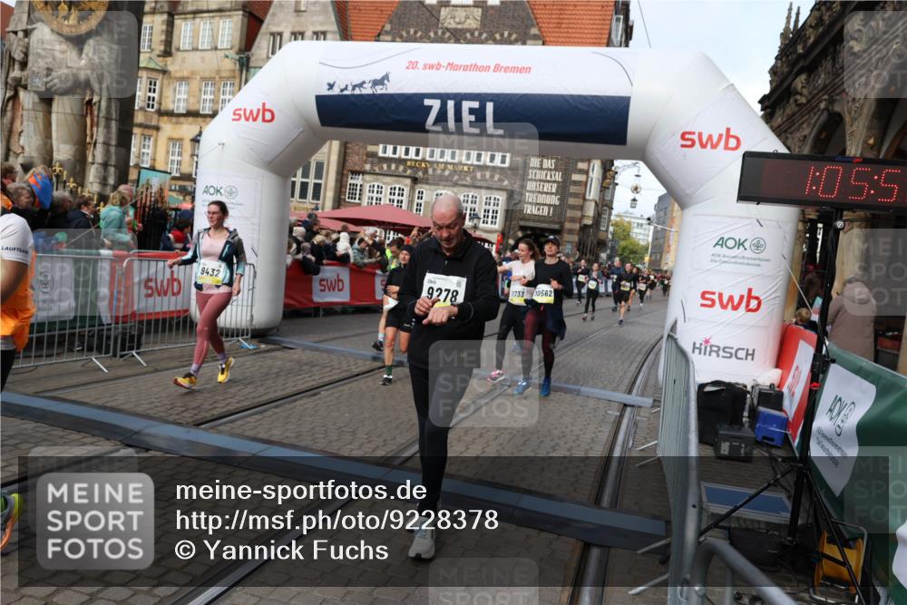 05.10.2025 - 20. swb-Marathon Bremen Yannick Fuchs http://msf.ph/oto/9228378 05.10.2025 11:01:46 Ziel 9269, 9278, 9322, 9432, 9782, 10026, 10030, 10056, 10324, 10562, 11223, 11463, 11493, 11732, 11733 meine-sportfotos.de