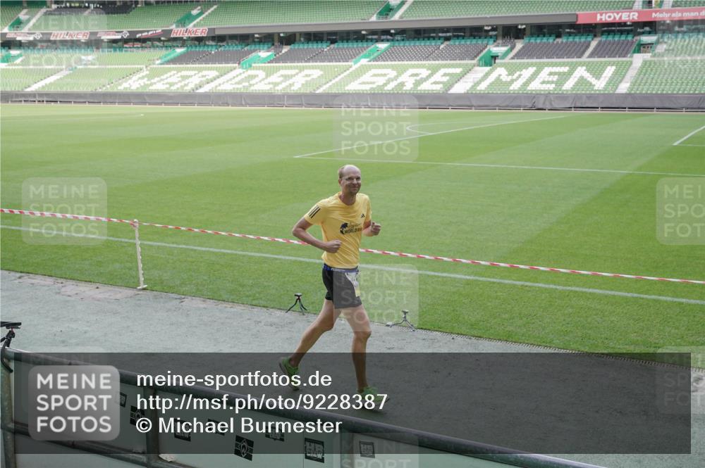 05.10.2025 - 20. swb-Marathon Bremen Michael Burmester http://msf.ph/oto/9228387 05.10.2025 10:26:11 Laufen im Stadion 8000, 9006, 9170, 9250, 9361, 9545, 9614, 9849, 9865, 9884, 9919, 9963, 9967, 10044, 10053, 10090, 10304, 10306, 10348, 10431, 10447, 10474, 10554, 10559, 10624, 10633, 10666, 10780, 10816, 10851, 10961, 11178, 11316, 11346, 11403, 11422, 11488, 11503, 11617, 11648, 11666, 11715, 11745, 9775, 10505, 11230, 11403 meine-sportfotos.de
