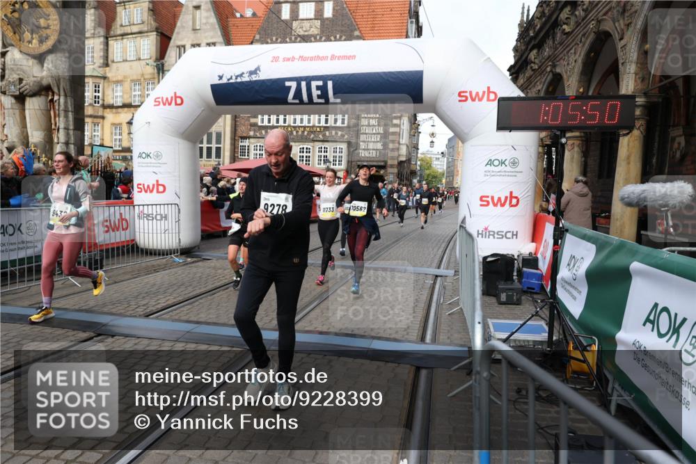 05.10.2025 - 20. swb-Marathon Bremen Yannick Fuchs http://msf.ph/oto/9228399 05.10.2025 11:01:46 Ziel 9269, 9278, 9322, 9432, 9782, 10026, 10030, 10056, 10324, 10562, 11223, 11463, 11493, 11732, 11733 meine-sportfotos.de
