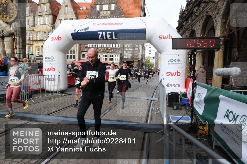 05.10.2025 - 20. swb-Marathon Bremen Yannick Fuchs http://msf.ph/oto/9228401 05.10.2025 11:01:46 Ziel 9269, 9278, 9322, 9432, 9782, 10026, 10030, 10056, 10324, 10562, 11223, 11463, 11493, 11732, 11733 meine-sportfotos.de