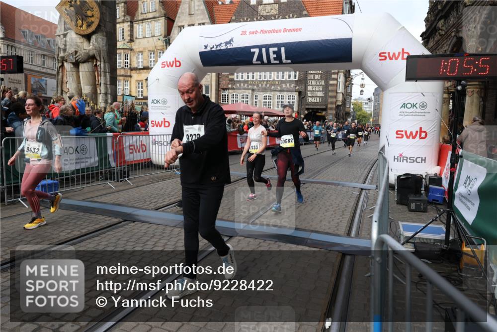 05.10.2025 - 20. swb-Marathon Bremen Yannick Fuchs http://msf.ph/oto/9228422 05.10.2025 11:01:47 Ziel 9269, 9278, 9294, 9322, 9432, 9782, 10026, 10030, 10056, 10324, 10370, 10562, 11223, 11463, 11732, 11733 meine-sportfotos.de
