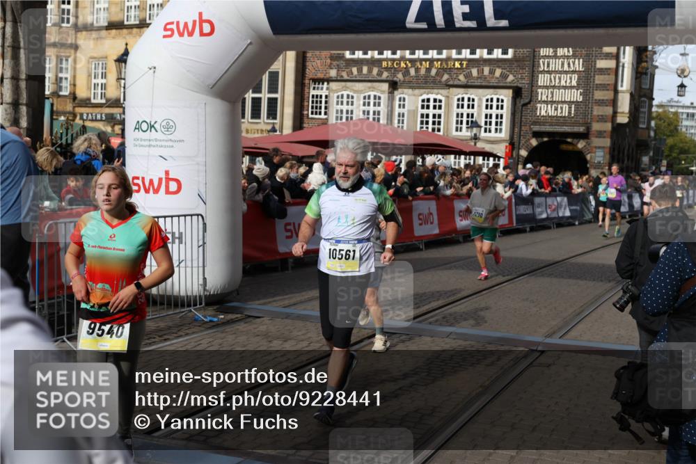 05.10.2025 - 20. swb-Marathon Bremen Yannick Fuchs http://msf.ph/oto/9228441 05.10.2025 10:58:55 Ziel 8585, 9346, 9370, 9540, 9622, 10263, 10561, 10591, 10679, 10871, 11290, 11651 meine-sportfotos.de
