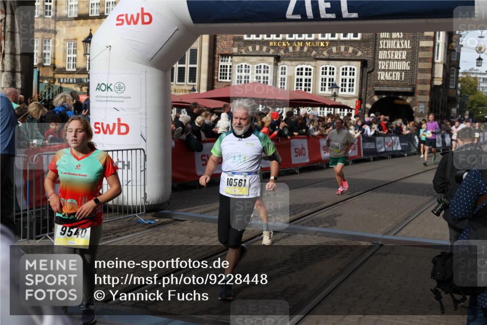 05.10.2025 - 20. swb-Marathon Bremen Yannick Fuchs http://msf.ph/oto/9228448 05.10.2025 10:58:55 Ziel 8585, 9346, 9370, 9540, 9622, 10263, 10561, 10591, 10679, 10871, 11290, 11651 meine-sportfotos.de