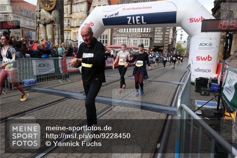 05.10.2025 - 20. swb-Marathon Bremen Yannick Fuchs http://msf.ph/oto/9228450 05.10.2025 11:01:47 Ziel 9269, 9278, 9294, 9322, 9432, 9782, 10026, 10030, 10056, 10324, 10370, 10562, 11223, 11463, 11732, 11733 meine-sportfotos.de