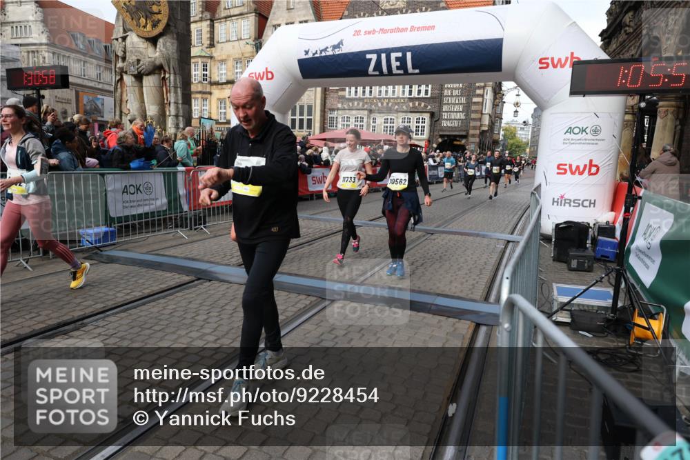 05.10.2025 - 20. swb-Marathon Bremen Yannick Fuchs http://msf.ph/oto/9228454 05.10.2025 11:01:47 Ziel 9269, 9278, 9294, 9322, 9432, 9782, 10026, 10030, 10056, 10324, 10370, 10562, 11223, 11463, 11732, 11733 meine-sportfotos.de