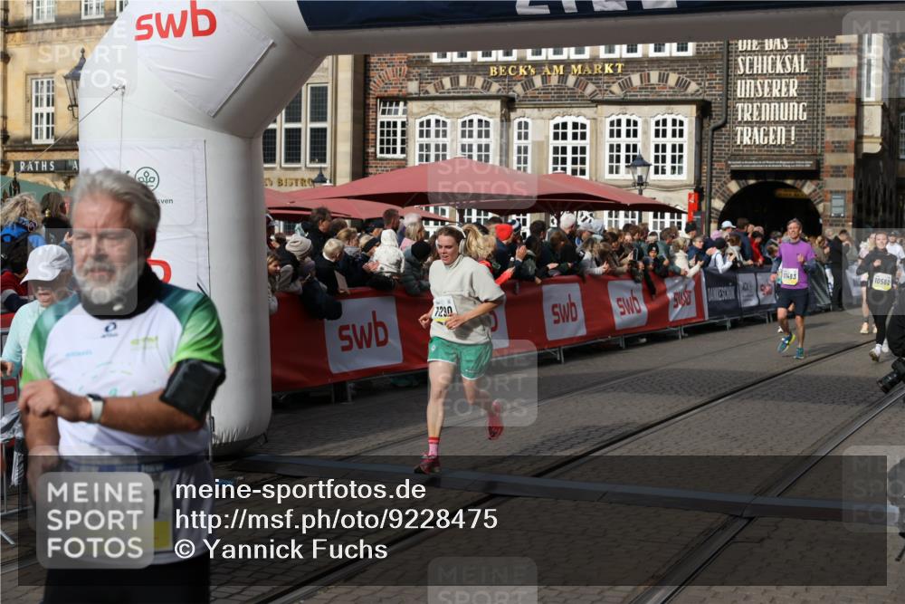 05.10.2025 - 20. swb-Marathon Bremen Yannick Fuchs http://msf.ph/oto/9228475 05.10.2025 10:58:56 Ziel 8585, 9346, 9370, 9540, 9622, 10263, 10560, 10561, 11290, 11483, 11651 meine-sportfotos.de