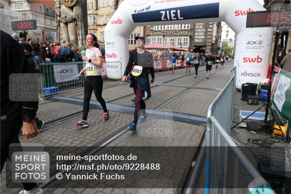 05.10.2025 - 20. swb-Marathon Bremen Yannick Fuchs http://msf.ph/oto/9228488 05.10.2025 11:01:48 Ziel 9269, 9278, 9294, 9432, 9782, 10026, 10030, 10056, 10324, 10370, 10562, 10903, 10904, 11223, 11463, 11732, 11733 meine-sportfotos.de