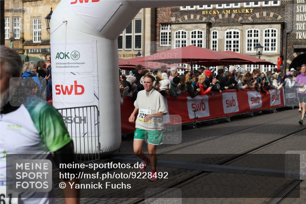05.10.2025 - 20. swb-Marathon Bremen Yannick Fuchs http://msf.ph/oto/9228492 05.10.2025 10:58:57 Ziel 9346, 9349, 9540, 10080, 10263, 10560, 10561, 11290, 11483, 11651 meine-sportfotos.de