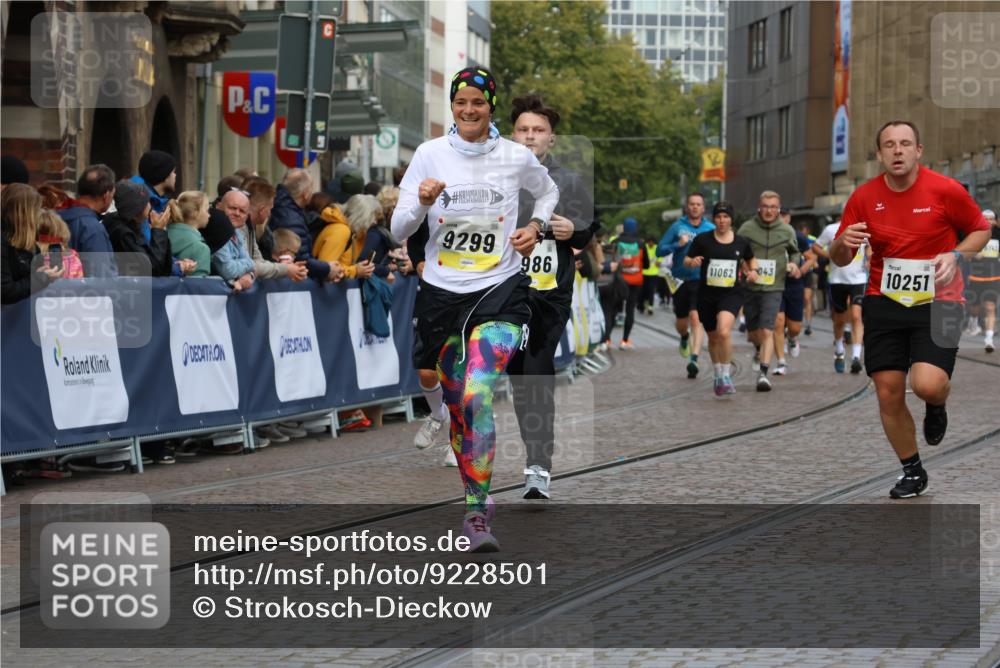 05.10.2025 - 20. swb-Marathon Bremen Strokosch-Dieckow http://msf.ph/oto/9228501 05.10.2025 10:50:35 Ziel 9267, 9299, 9337, 9578, 9986, 10199, 10251, 11062, 11451, 11466 meine-sportfotos.de