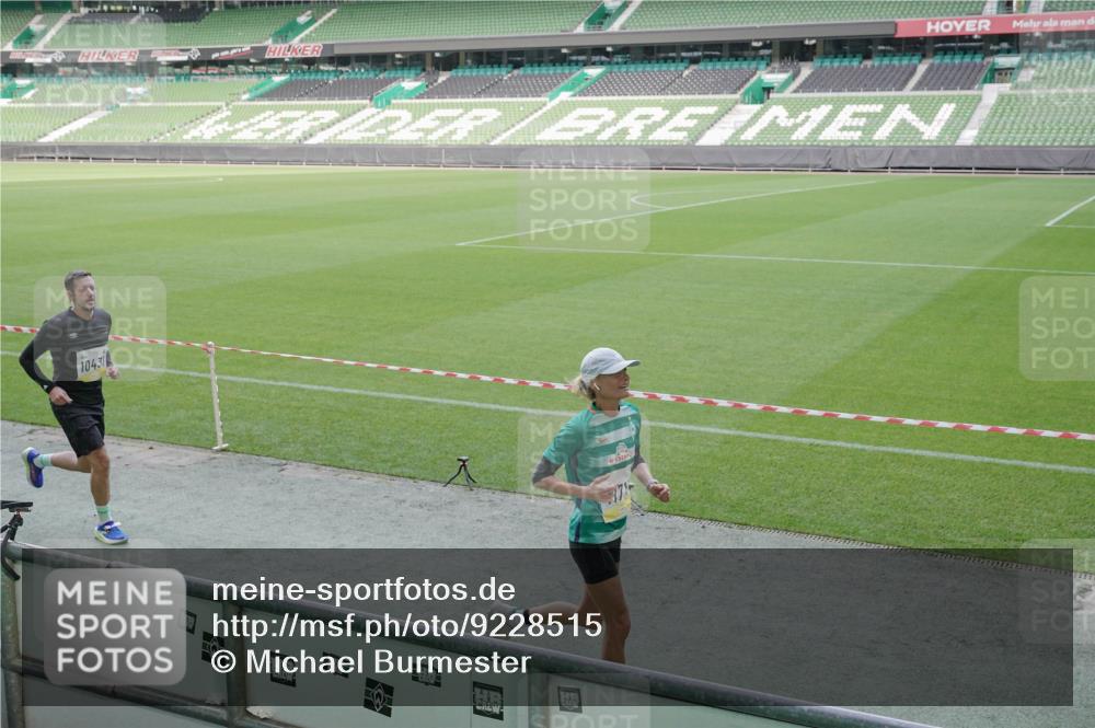 05.10.2025 - 20. swb-Marathon Bremen Michael Burmester http://msf.ph/oto/9228515 05.10.2025 10:26:24 Laufen im Stadion 8000, 9170, 9202, 9250, 9290, 9396, 9545, 9590, 9963, 10044, 10053, 10090, 10304, 10348, 10431, 10447, 10554, 10559, 10624, 10633, 10649, 10682, 10773, 10780, 10816, 10823, 10851, 10961, 11178, 11422, 11488, 11617, 11648, 11666, 11714, 11715, 9006, 9361, 9614, 9849, 9865, 9884, 9919, 9967, 10306, 10348, 10474, 10505, 10666, 11316, 11346, 11403, 11503, 11745 meine-sportfotos.de