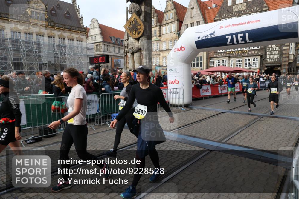 05.10.2025 - 20. swb-Marathon Bremen Yannick Fuchs http://msf.ph/oto/9228528 05.10.2025 11:01:49 Ziel 9189, 9269, 9278, 9294, 9432, 9782, 10026, 10030, 10056, 10324, 10370, 10562, 10903, 10904, 11223, 11463, 11732, 11733 meine-sportfotos.de