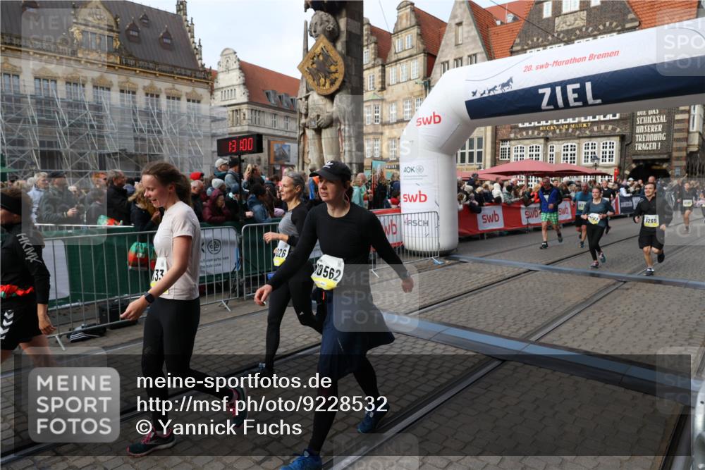 05.10.2025 - 20. swb-Marathon Bremen Yannick Fuchs http://msf.ph/oto/9228532 05.10.2025 11:01:49 Ziel 9189, 9269, 9278, 9294, 9432, 9782, 10026, 10030, 10056, 10324, 10370, 10562, 10903, 10904, 11223, 11463, 11732, 11733 meine-sportfotos.de
