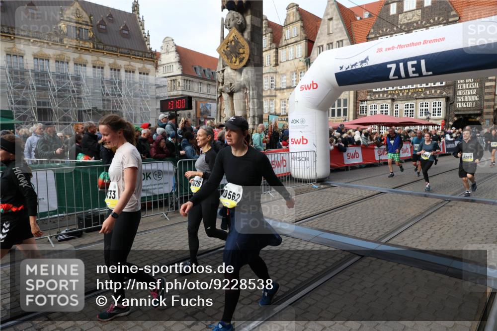 05.10.2025 - 20. swb-Marathon Bremen Yannick Fuchs http://msf.ph/oto/9228538 05.10.2025 11:01:49 Ziel 9189, 9269, 9278, 9294, 9432, 9782, 10026, 10030, 10056, 10324, 10370, 10562, 10903, 10904, 11223, 11463, 11732, 11733 meine-sportfotos.de