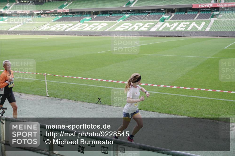 05.10.2025 - 20. swb-Marathon Bremen Michael Burmester http://msf.ph/oto/9228545 05.10.2025 10:26:29 Laufen im Stadion 8000, 9009, 9170, 9202, 9250, 9285, 9290, 9396, 9545, 9590, 9878, 9897, 9921, 9960, 9963, 10044, 10053, 10090, 10304, 10431, 10447, 10554, 10559, 10624, 10633, 10649, 10682, 10773, 10780, 10816, 10823, 10851, 10961, 11178, 11422, 11488, 11585, 11617, 11648, 11714, 11715, 9006, 9361, 9614, 9849, 9865, 9884, 9919, 9967, 10306, 10348, 10474, 10666, 11316, 11346, 11403, 11503, 11666, 11745 meine-sportfotos.de