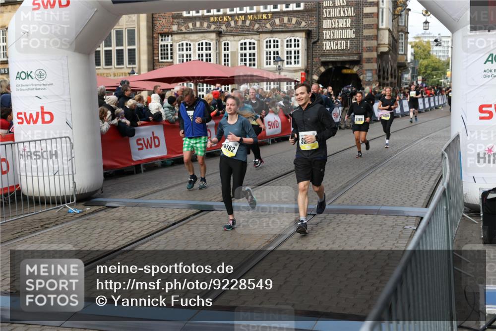 05.10.2025 - 20. swb-Marathon Bremen Yannick Fuchs http://msf.ph/oto/9228549 05.10.2025 11:01:50 Ziel 9189, 9269, 9294, 9432, 9782, 10004, 10026, 10030, 10370, 10562, 10903, 10904, 11223, 11463, 11732, 11733 meine-sportfotos.de