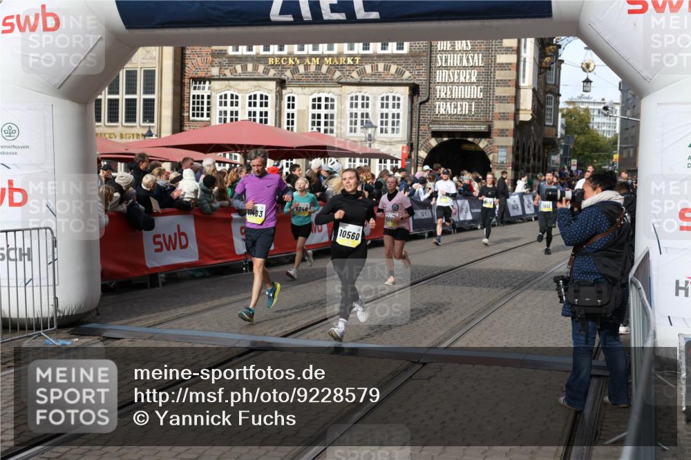 05.10.2025 - 20. swb-Marathon Bremen Yannick Fuchs http://msf.ph/oto/9228579 05.10.2025 10:58:59 Ziel 9349, 9518, 9542, 10080, 10263, 10560, 10561, 11290, 11483, 11612, 11651 meine-sportfotos.de