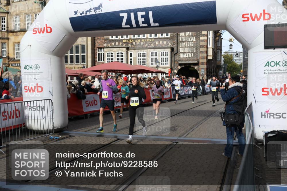 05.10.2025 - 20. swb-Marathon Bremen Yannick Fuchs http://msf.ph/oto/9228586 05.10.2025 10:58:59 Ziel 9349, 9518, 9542, 10080, 10263, 10560, 10561, 11290, 11483, 11612, 11651 meine-sportfotos.de