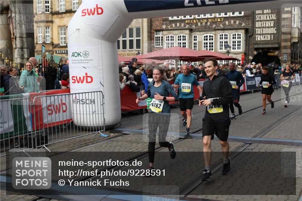 05.10.2025 - 20. swb-Marathon Bremen Yannick Fuchs http://msf.ph/oto/9228591 05.10.2025 11:01:51 Ziel 9189, 9269, 9294, 9432, 9782, 10004, 10026, 10370, 10562, 10903, 10904, 11463, 11732, 11733 meine-sportfotos.de