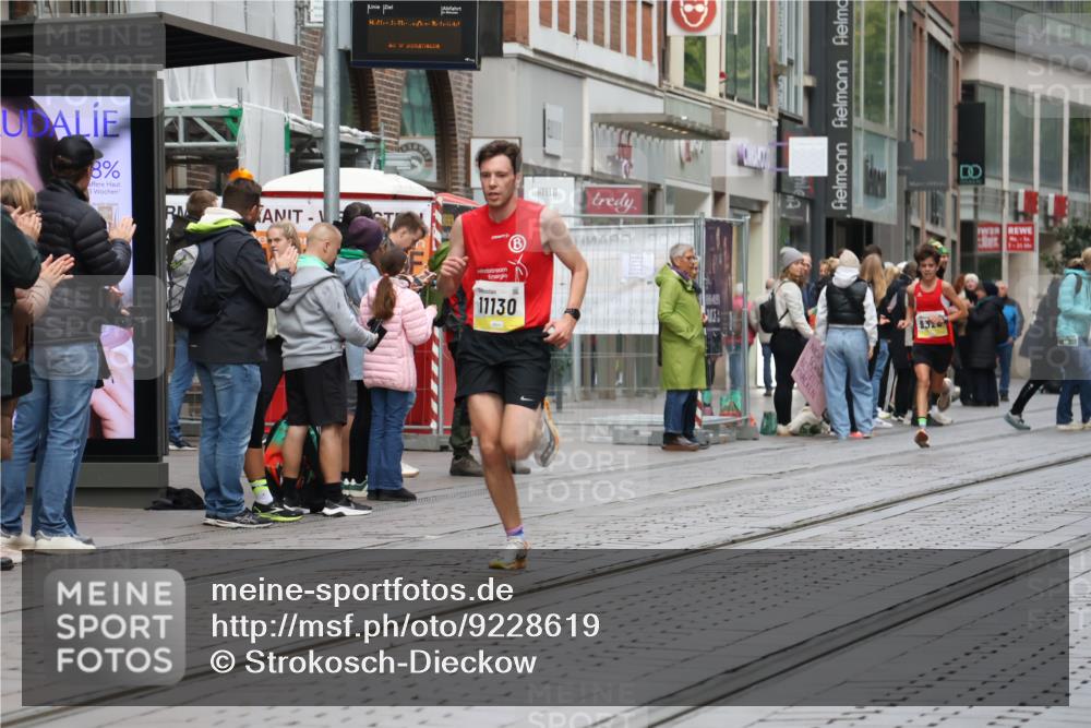 05.10.2025 - 20. swb-Marathon Bremen Strokosch-Dieckow http://msf.ph/oto/9228619 05.10.2025 10:33:30 Ziel 9320, 11130, 9320, 11130 meine-sportfotos.de