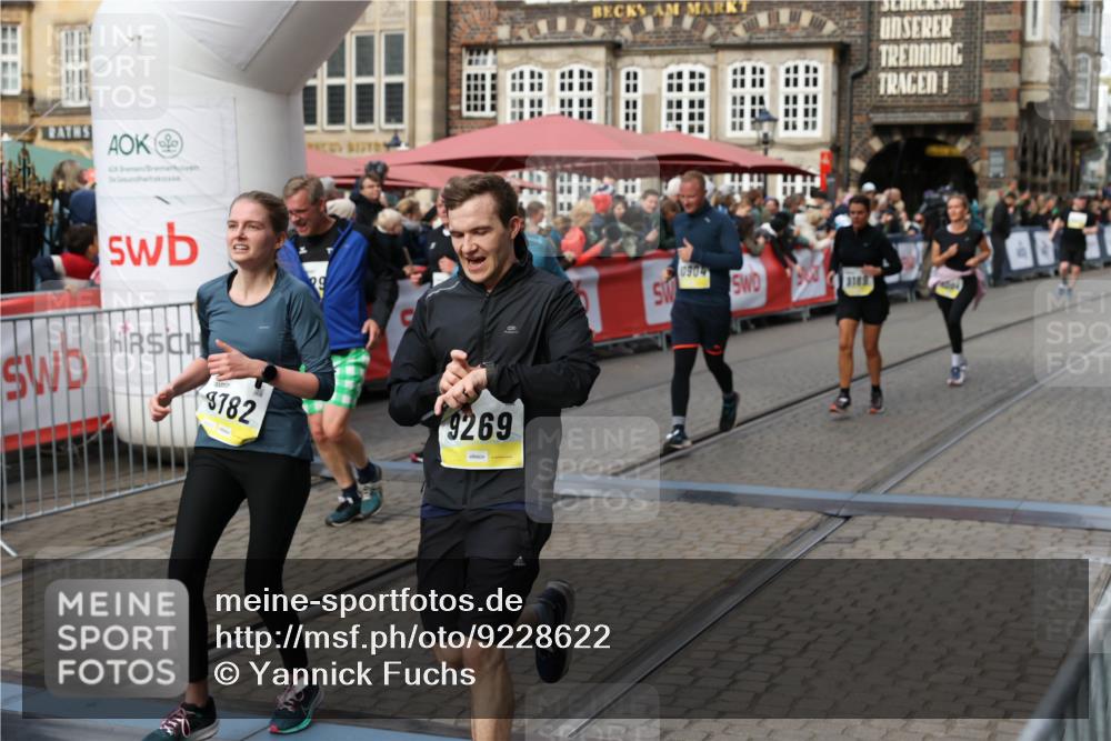 05.10.2025 - 20. swb-Marathon Bremen Yannick Fuchs http://msf.ph/oto/9228622 05.10.2025 11:01:51 Ziel 9189, 9269, 9294, 9432, 9782, 10004, 10026, 10370, 10562, 10903, 10904, 11463, 11732, 11733 meine-sportfotos.de